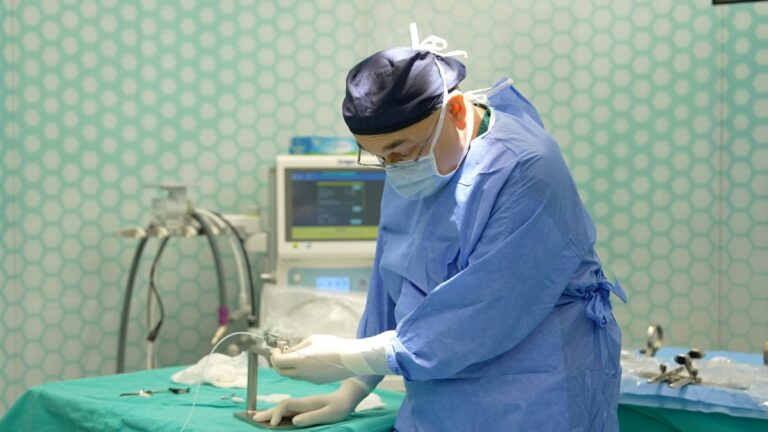 parkinson-hastalarina-umut-olan-tedavi-beyin-pili-ve-akilli-ses-otesi-4laueIzD.jpg