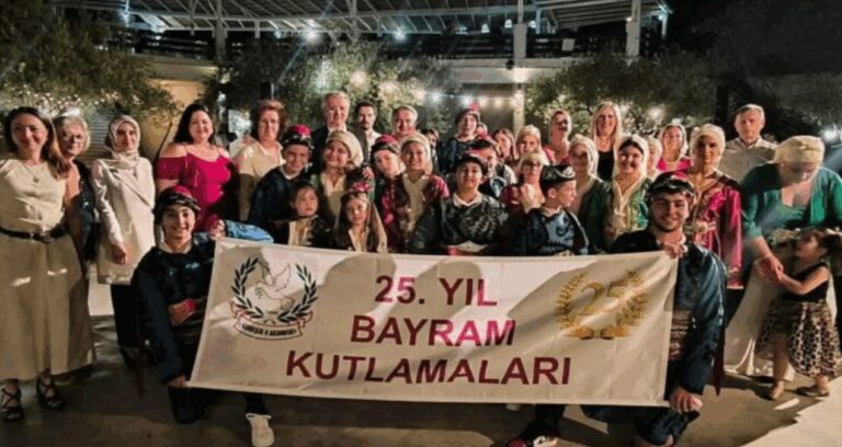 komsu-adalarda-cok-renkli-bayram-kutlamasi-rVFC4Sgc.jpg