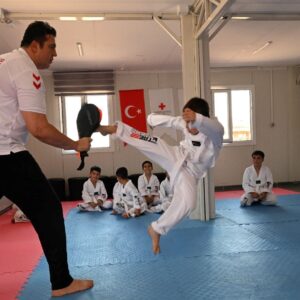 depremzede cocuklar tekvandoyla hayata tutunuyor BDpa5cqV