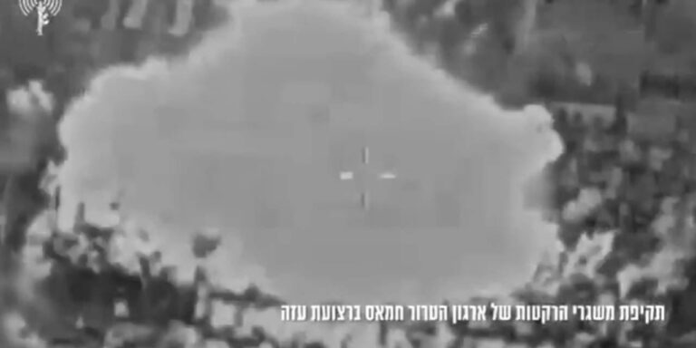 israil-yemende-baskanlik-sarayini-bombaladi-yk5v8Kxm.jpg