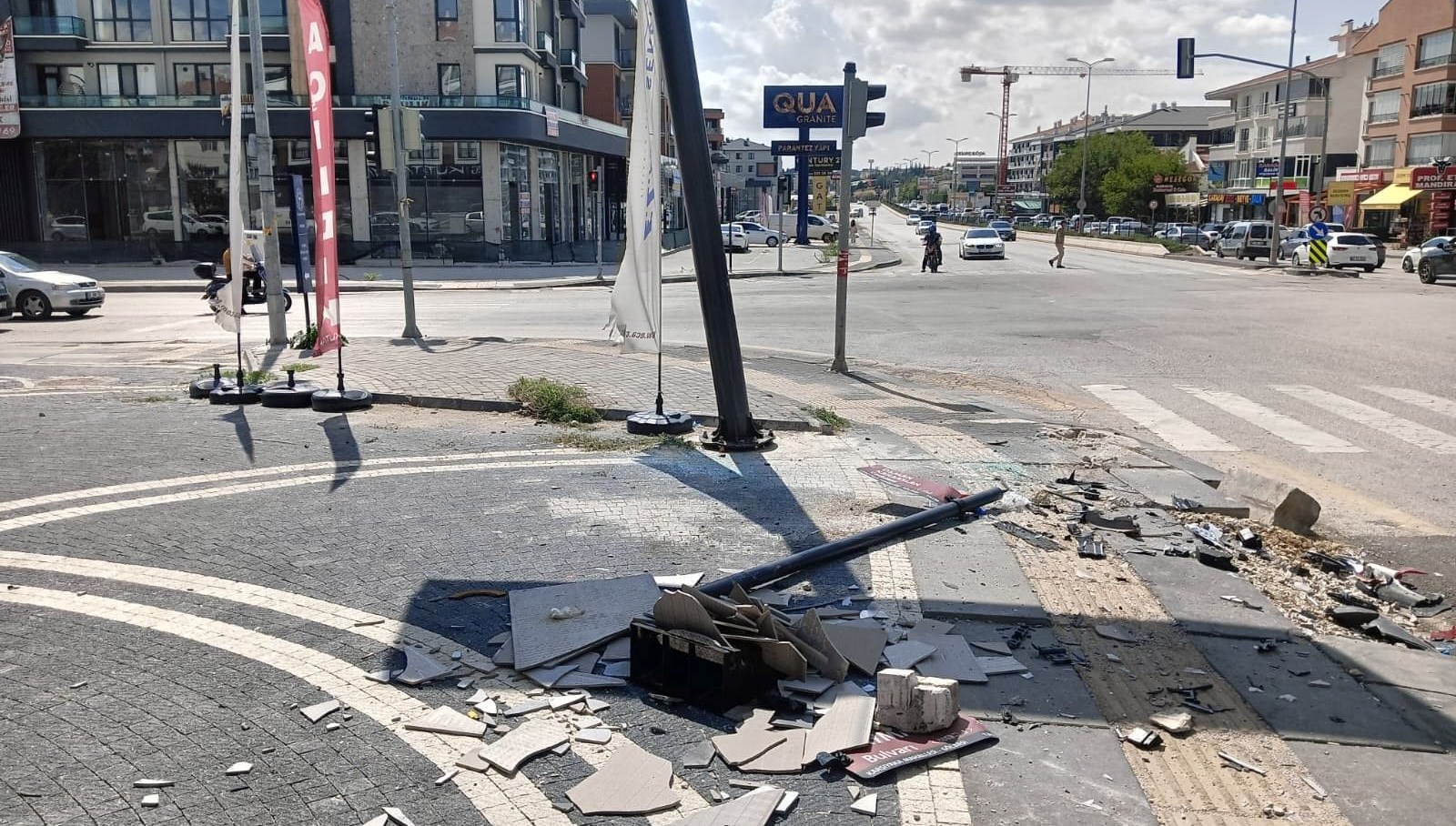 ankarada taksi ile otomobil carpisti 1 kisi oldu 1 kisi agir yarali DiBsptza