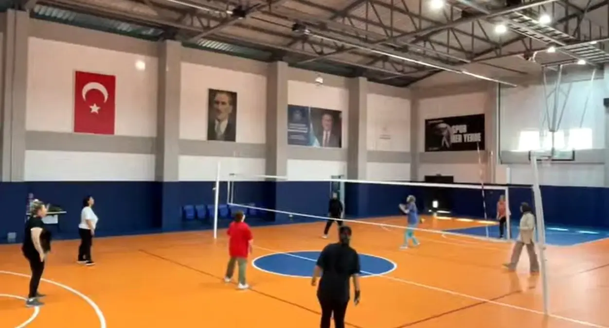 pazaryerinde kadinlar voleybol etkinligi utzImYRT