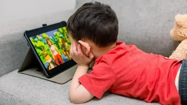 yogun ekran maruziyeti cocuklarin dil gelisimini olumsuz etkileyebiliyor BVzzT5G9