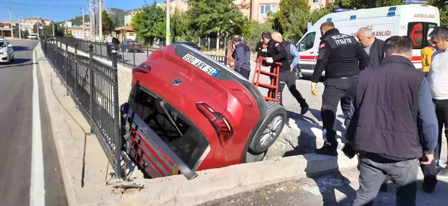 burdurda otomobil kanalina dustu 1 yarali UHZ1UetQ.jpg