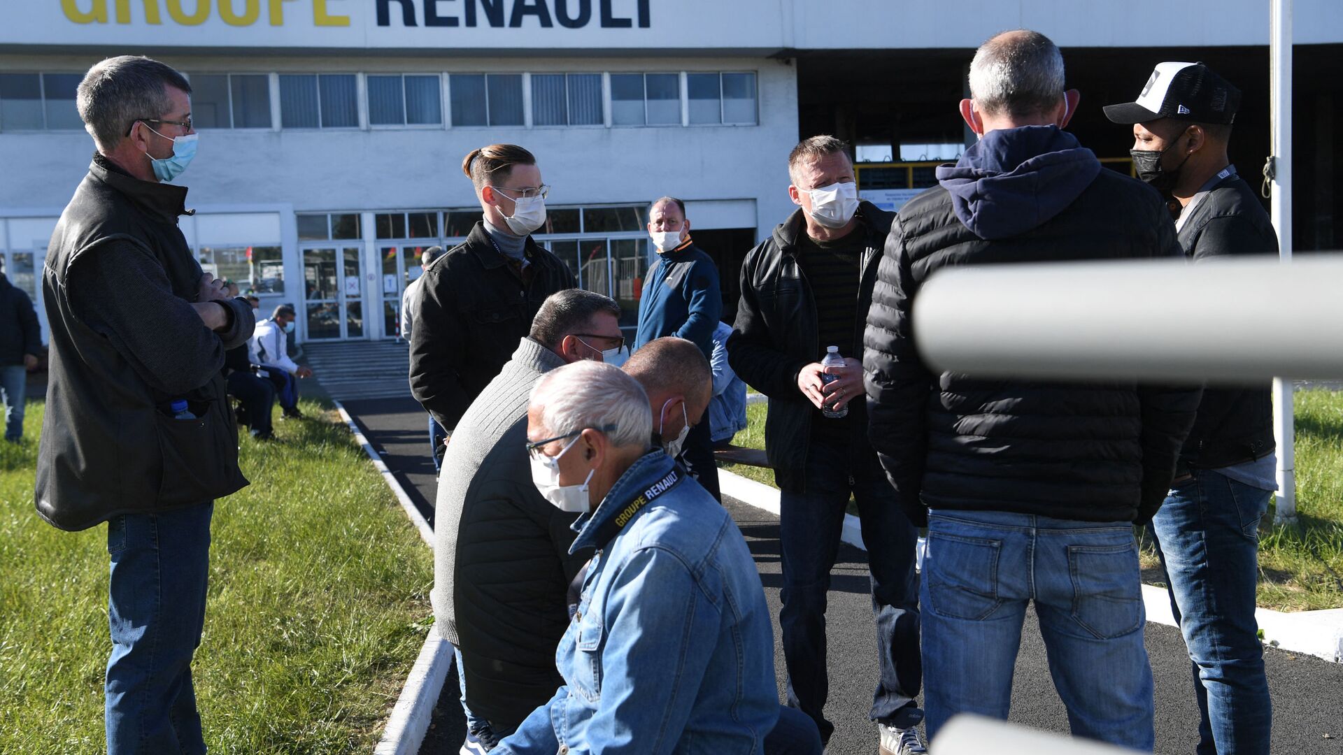 fransiz otomobil ureticisinin 3 bin kisiyi isten cikarmaya hazirlandigi iddia edildi Tq2Z4SkJ