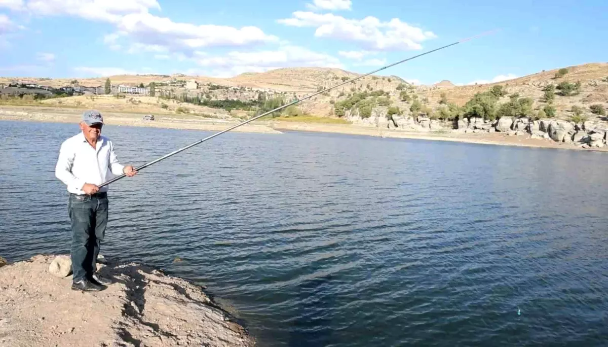 guzelyurt goletinde balik tutma keyfi 2uJ3H8SN