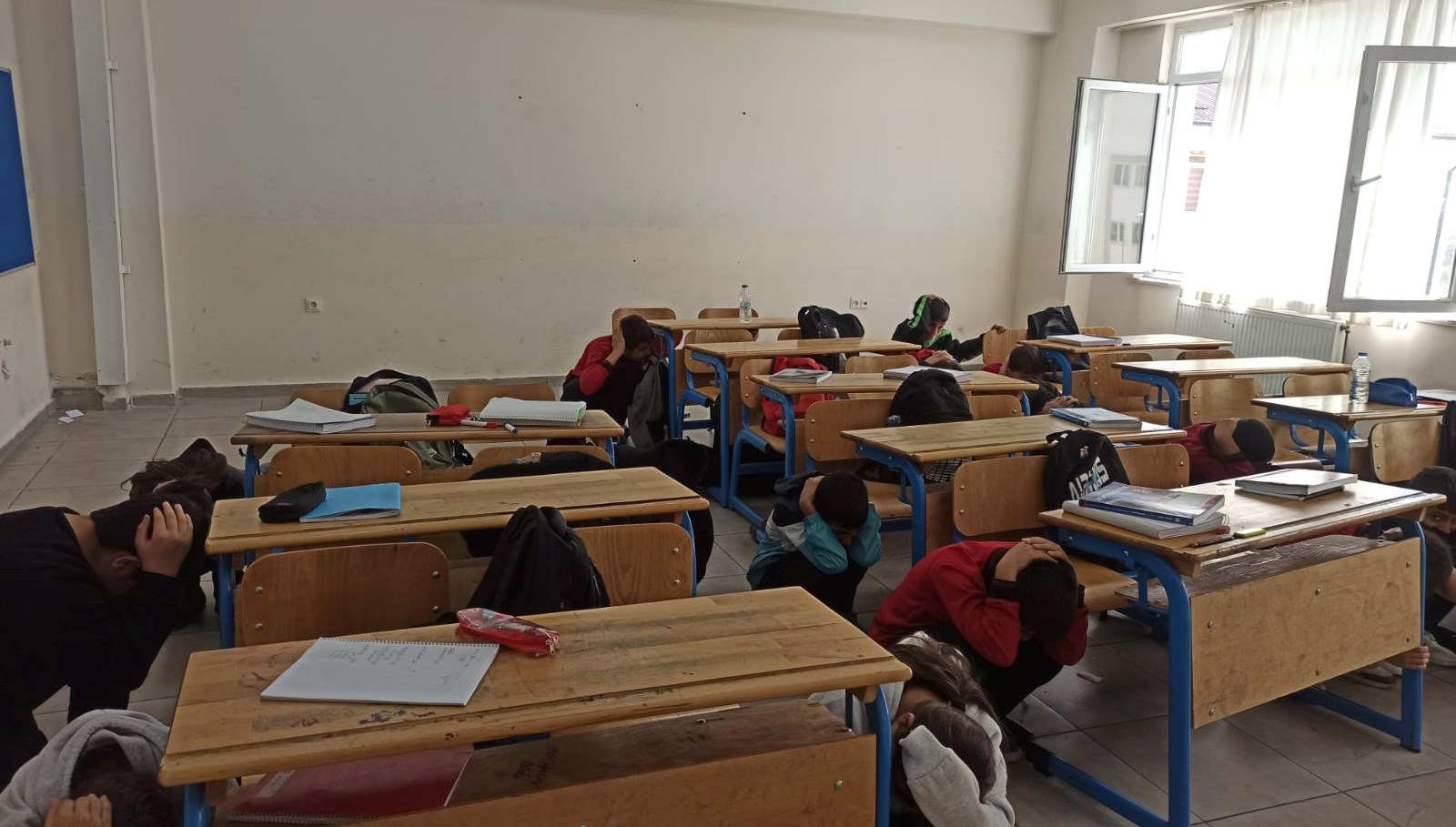 hakkaride okullarda tatbikat J1u3tEnH.jpg