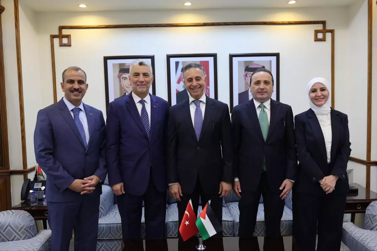 ticaret bakani bolat urdunde sanayi ve ticaret bakani qudah ile gorustu CJq1L57u.jpg