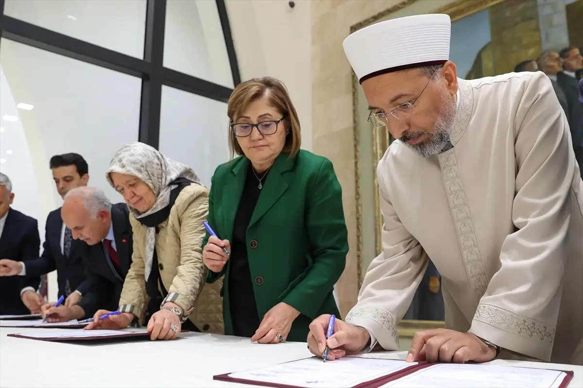 turkiyede 250 bin resmi hafiz var NulL22R5.jpg