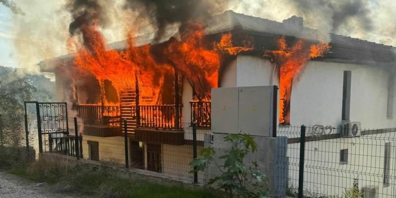 uyusturucu bagimlisi arkadasinin evini kundakladi iki jandarmayi yaralayan saldirgan etkisiz hale getirildi zc3KtfAD.jpg