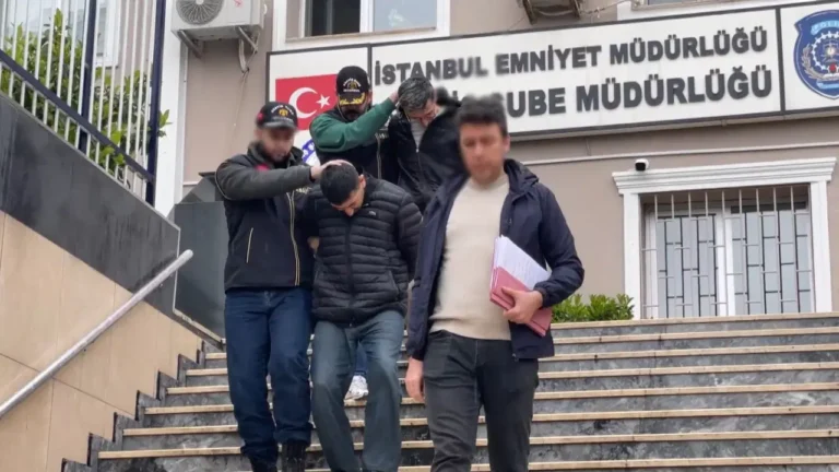 istanbulda-metro-ve-duraklarda-hirsizlik-yaptilar-2-supheli-yakalandi-fSdaiDUJ