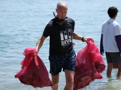 Bodrum turkbukunde deniz dibi temizligi kiyidan 650 kilogram atik cikarildi KGXWcHvP