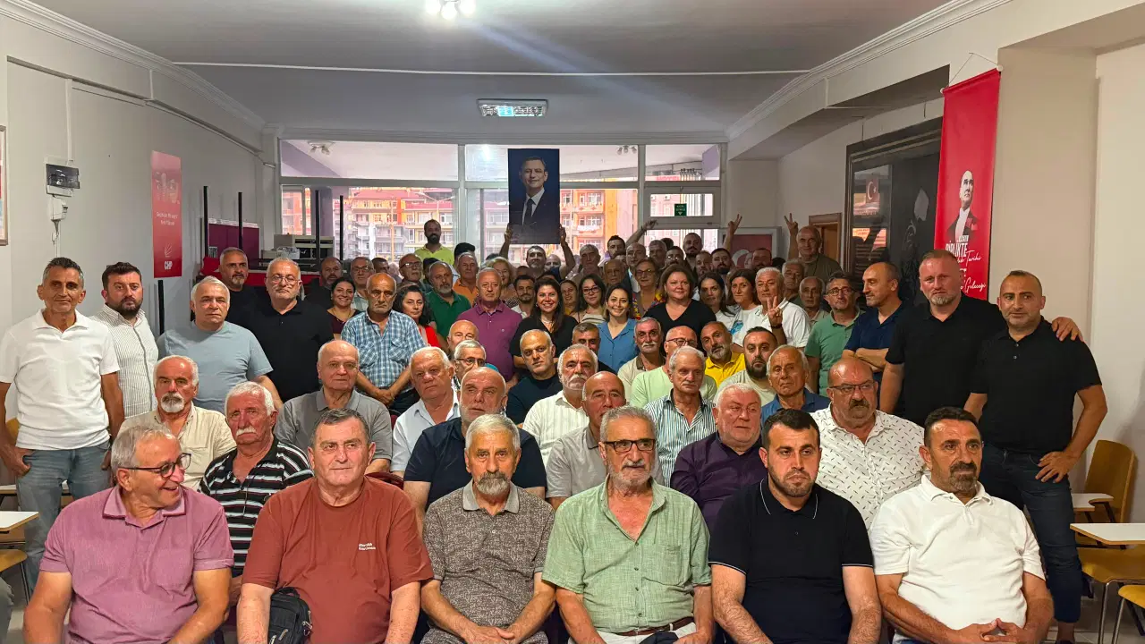 Artvin Belediye Başkanı Erdem’in de arasında bulunduğu 6 belediye başkanı CHP’den istifa etti