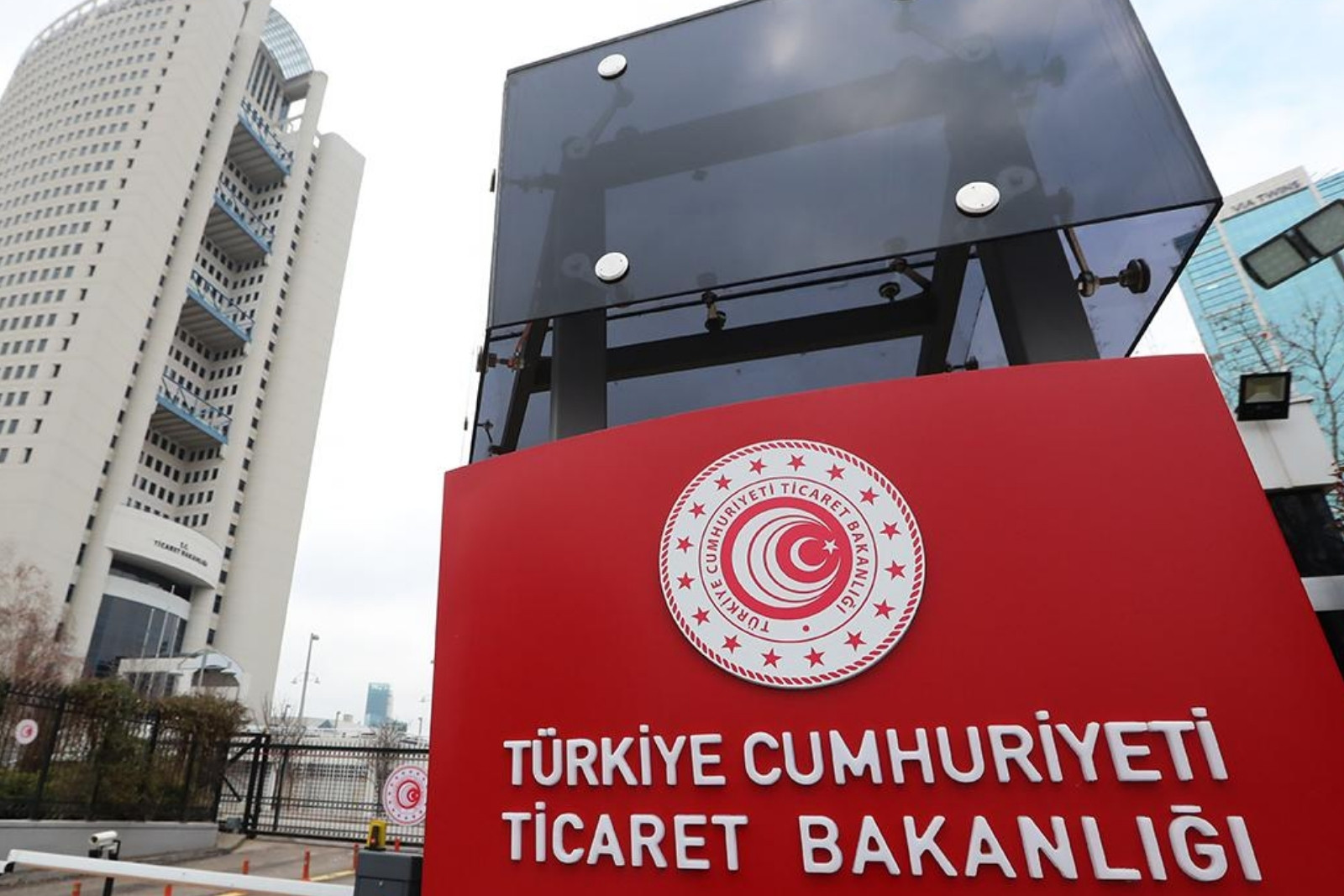 Ticaret bakanligi tarafindan haziran ayinda 608 firmaya dahilde isleme izin belgesi verildi 3NHrJgI8