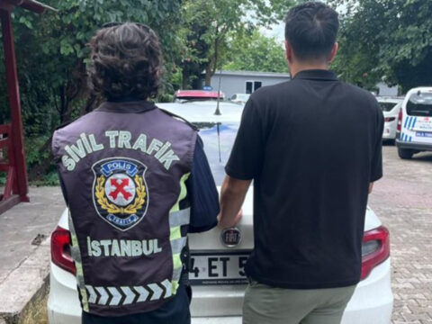 Trafikte dehset saldirgan surucuye 180 bin tl ceza pU2uRrm2
