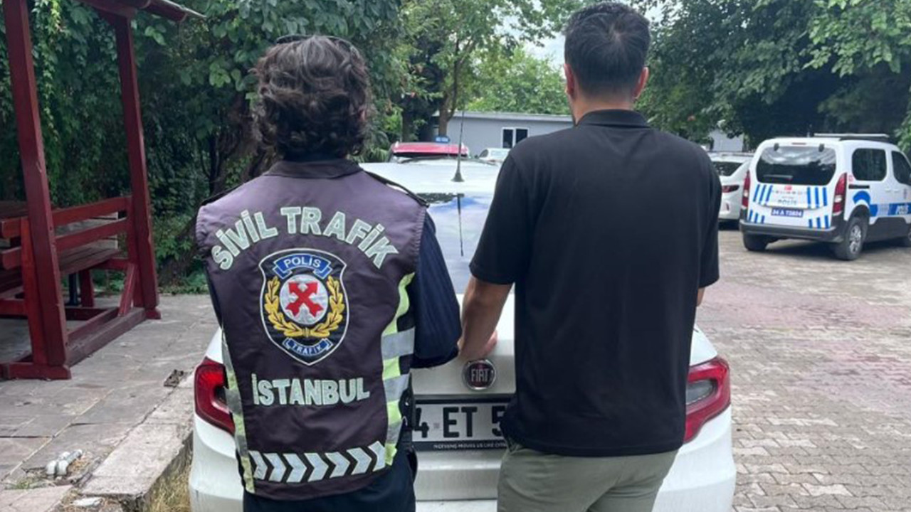 Trafikte dehşet: Saldırgan sürücüye 180 bin TL ceza Trafikte dehset saldirgan surucuye 180 bin tl ceza pU2uRrm2